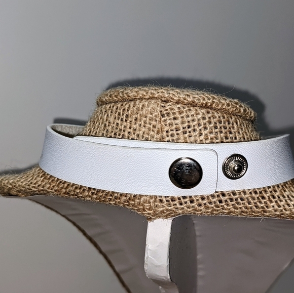 Cat White Leather Choker - Picture 4 of 4